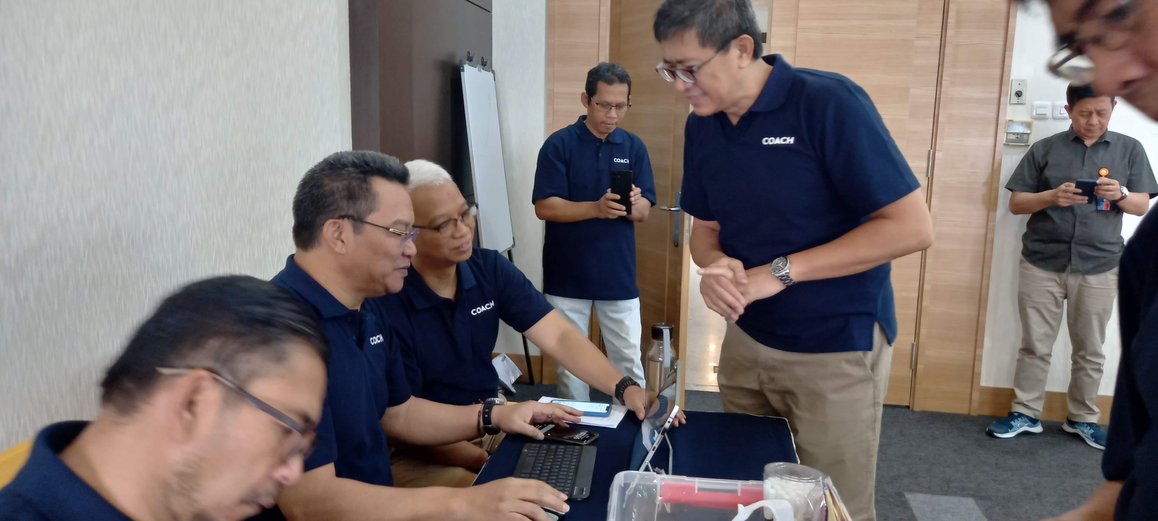 Kesibukan Coach Sitama dalam mempersiapkan pendampingan untuk PT. Pos